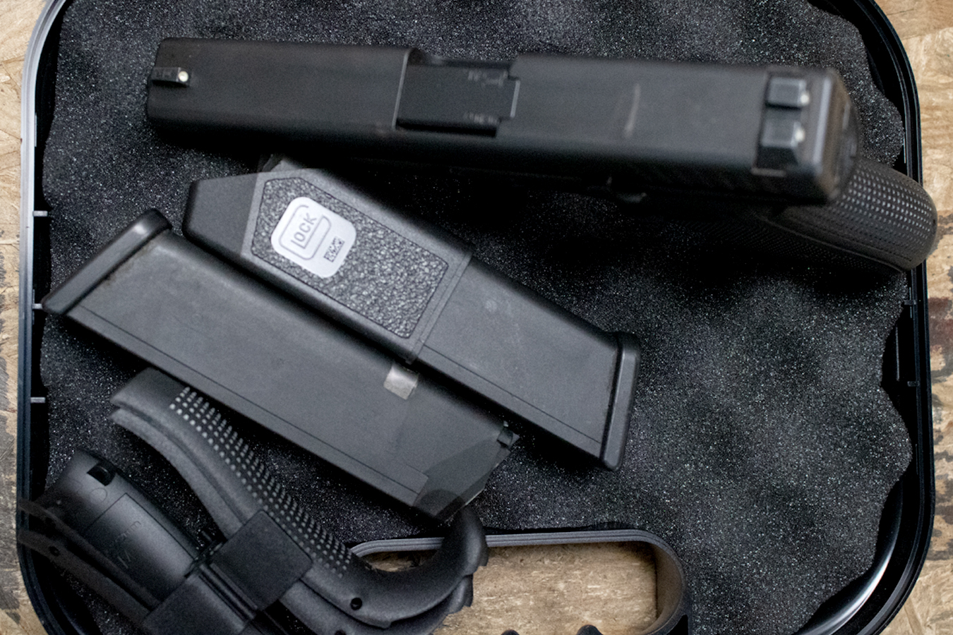 GLOCK 17 Gen4 9mm Police Trade-in Pistol with Three Magazines and Original Case